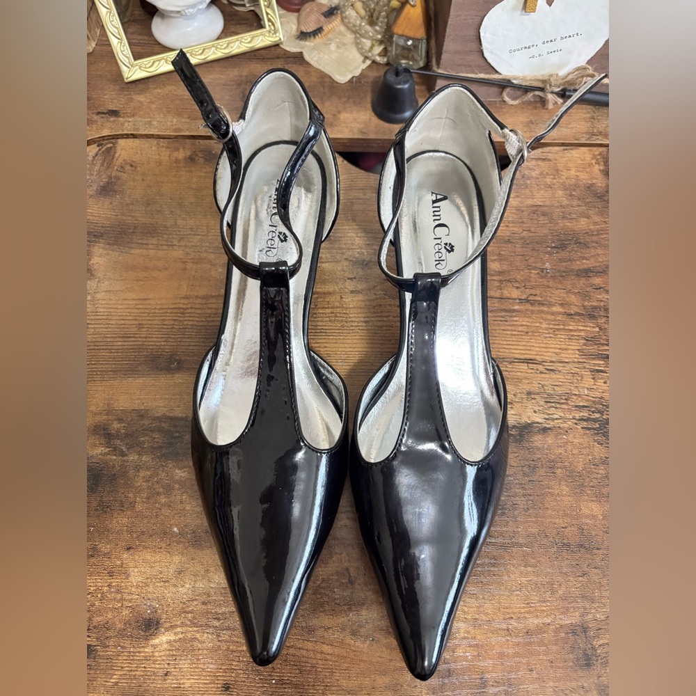Black vintage style Heels never worn